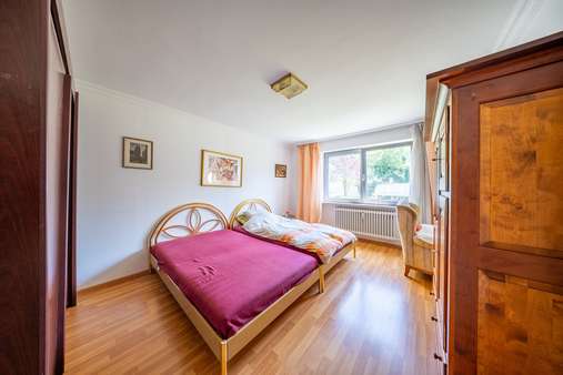 Schlafzimmer - Etagenwohnung in 82131 Gauting mit 76m² kaufen