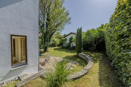 Seitenansicht in den Garten - Doppelhaushälfte in 82319 Starnberg mit 187m² kaufen
