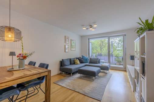Wohnzimmer - Etagenwohnung in 85579 Neubiberg mit 70m² kaufen
