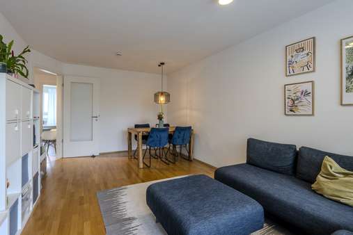 Wohnzimmer mit Essbereich - Etagenwohnung in 85579 Neubiberg mit 70m² kaufen