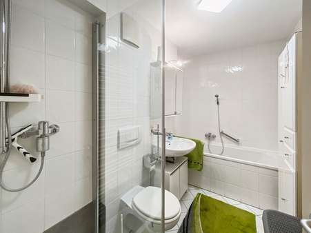 Badezimmer Badezimmer - Etagenwohnung in 82205 Gilching mit 57m² kaufen