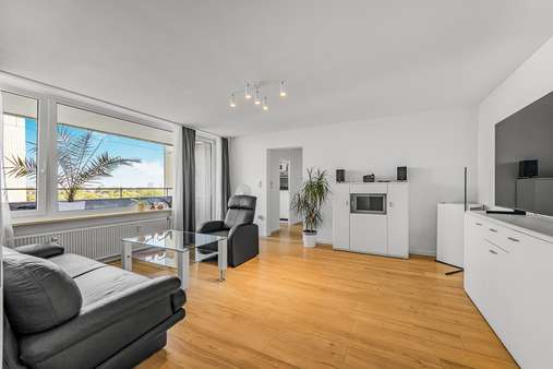 Wohnzimmer Wohnzimmer - Etagenwohnung in 80995 München mit 70m² kaufen