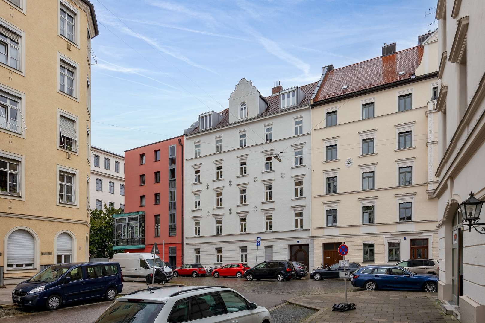 Hausansicht Hausansicht - Erdgeschosswohnung in 81541 München mit 98m² kaufen