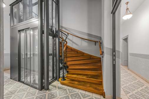 Treppenhaus Treppenhaus - Erdgeschosswohnung in 81541 München mit 98m² kaufen