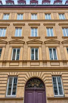 Hausansicht Hausansicht - Etagenwohnung in 80538 München mit 103m² kaufen