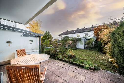 Blick in den Garten - Reihenmittelhaus in 85540 Haar mit 122m² kaufen