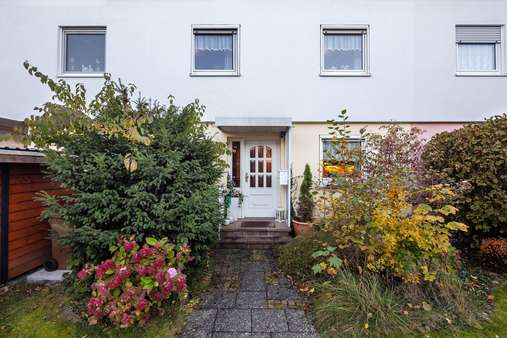 Eingangstür - Reihenmittelhaus in 85540 Haar mit 122m² kaufen