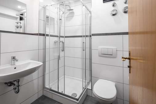 Badezimmer - Erdgeschosswohnung in 82110 Germering mit 36m² kaufen