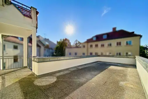 3-Zimmer-Terrassenwohnung in direkter Nähe zum Schlosspark mit ca. 100 m² Wohn-/ Nutzfläche