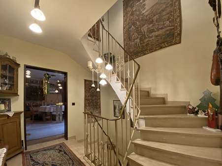 Treppenaufgang - Doppelhaushälfte in 81249 München mit 120m² kaufen