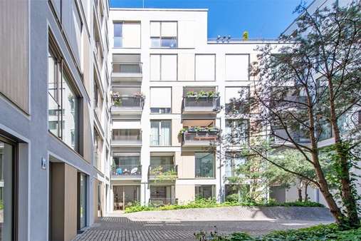 Hausansicht - Erdgeschosswohnung in 80331 München mit 177m² kaufen