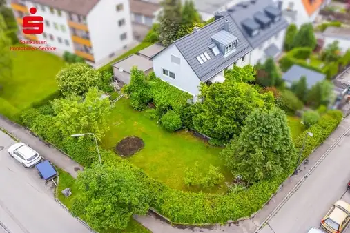 Eigennutzung im EG möglich! Vermietetes 3-Parteien-Haus auf sonnigem Eckgrundstück in ruhiger Lage