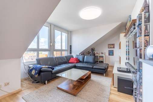Wohnbereich - Dachgeschosswohnung in 80687 München mit 71m² kaufen