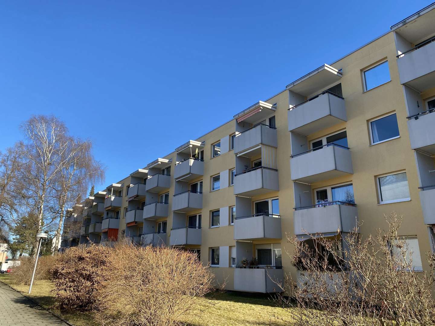 Außenansicht Außenansicht - Etagenwohnung in 81927 München mit 80m² kaufen