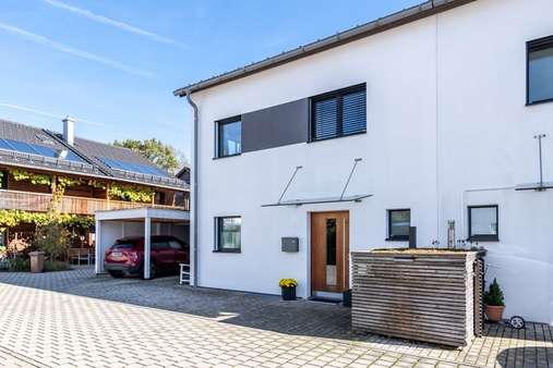 Frontbild - Doppelhaushälfte in 81825 München mit 148m² kaufen