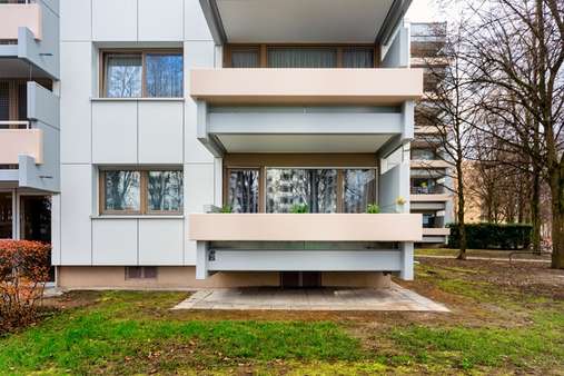 Balkonansicht - Erdgeschosswohnung in 81737 München mit 55m² kaufen
