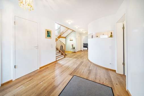 Hausflur - Einfamilienhaus in 82335 Berg mit 402m² kaufen