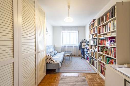 Kinderzimmer - Dachgeschosswohnung in 81739 München mit 77m² kaufen