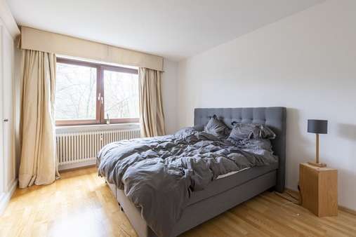 Schlafzimmer - Etagenwohnung in 82031 Grünwald mit 94m² kaufen