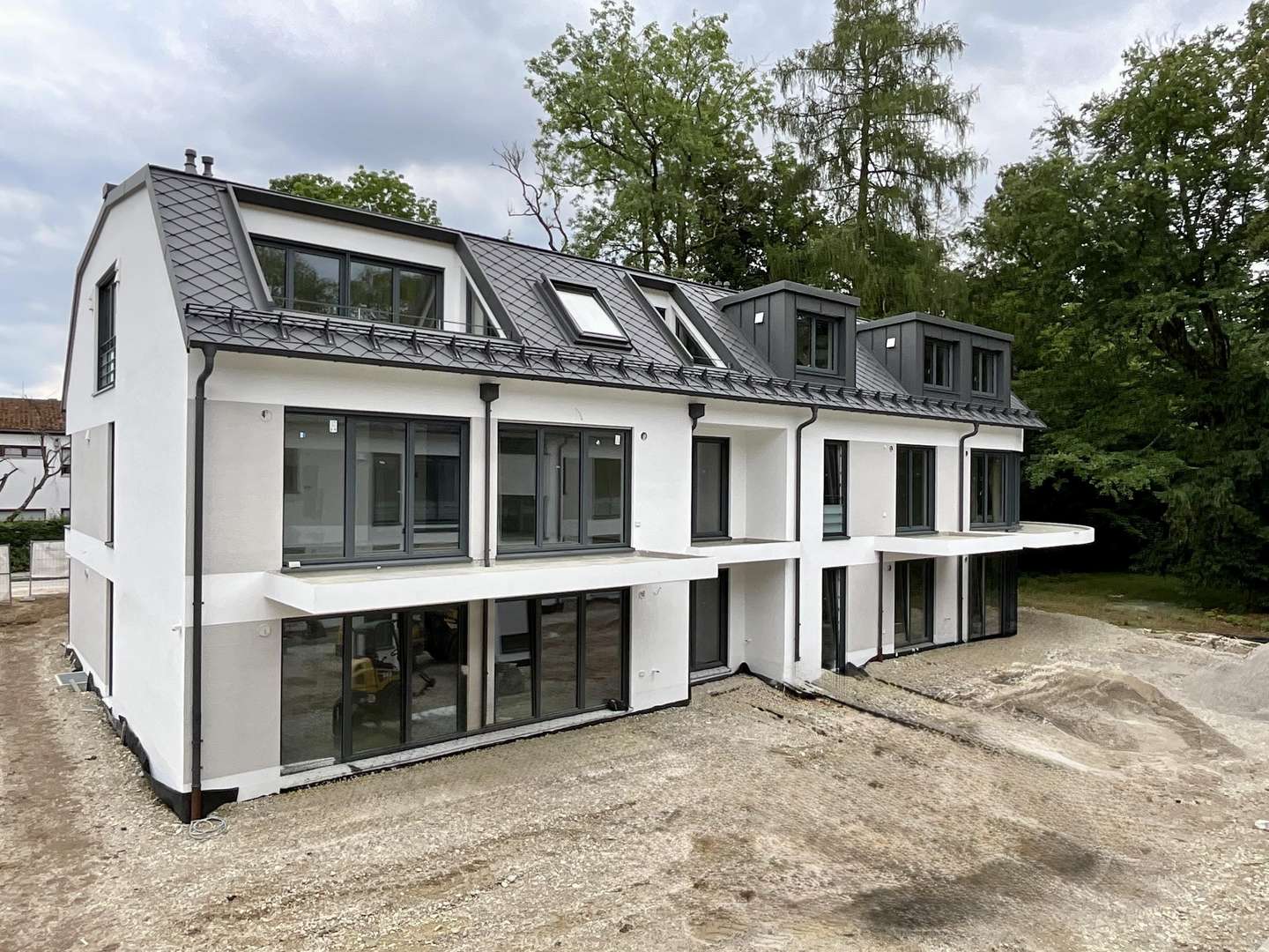Rückansicht Vordergebäude Rückansicht Vordergebäude - Erdgeschosswohnung in 81737 München mit 60m² kaufen
