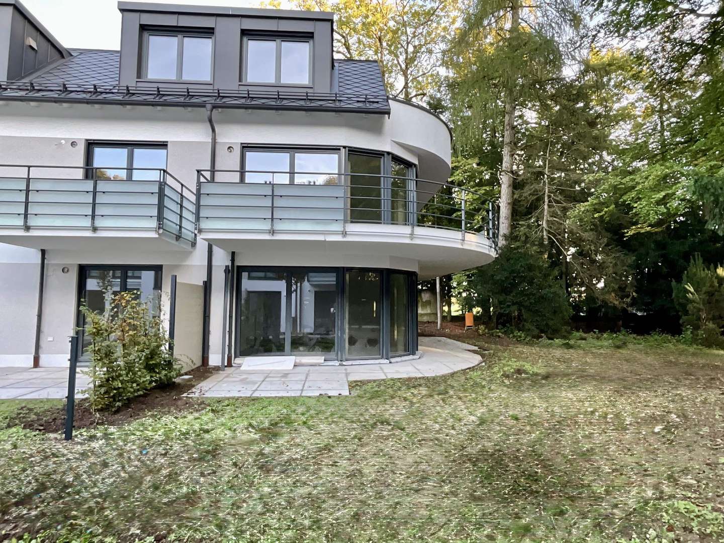 Außenansicht - Erdgeschosswohnung in 81737 München mit 110m² kaufen