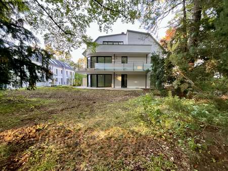 Außenansicht - Erdgeschosswohnung in 81737 München mit 110m² kaufen