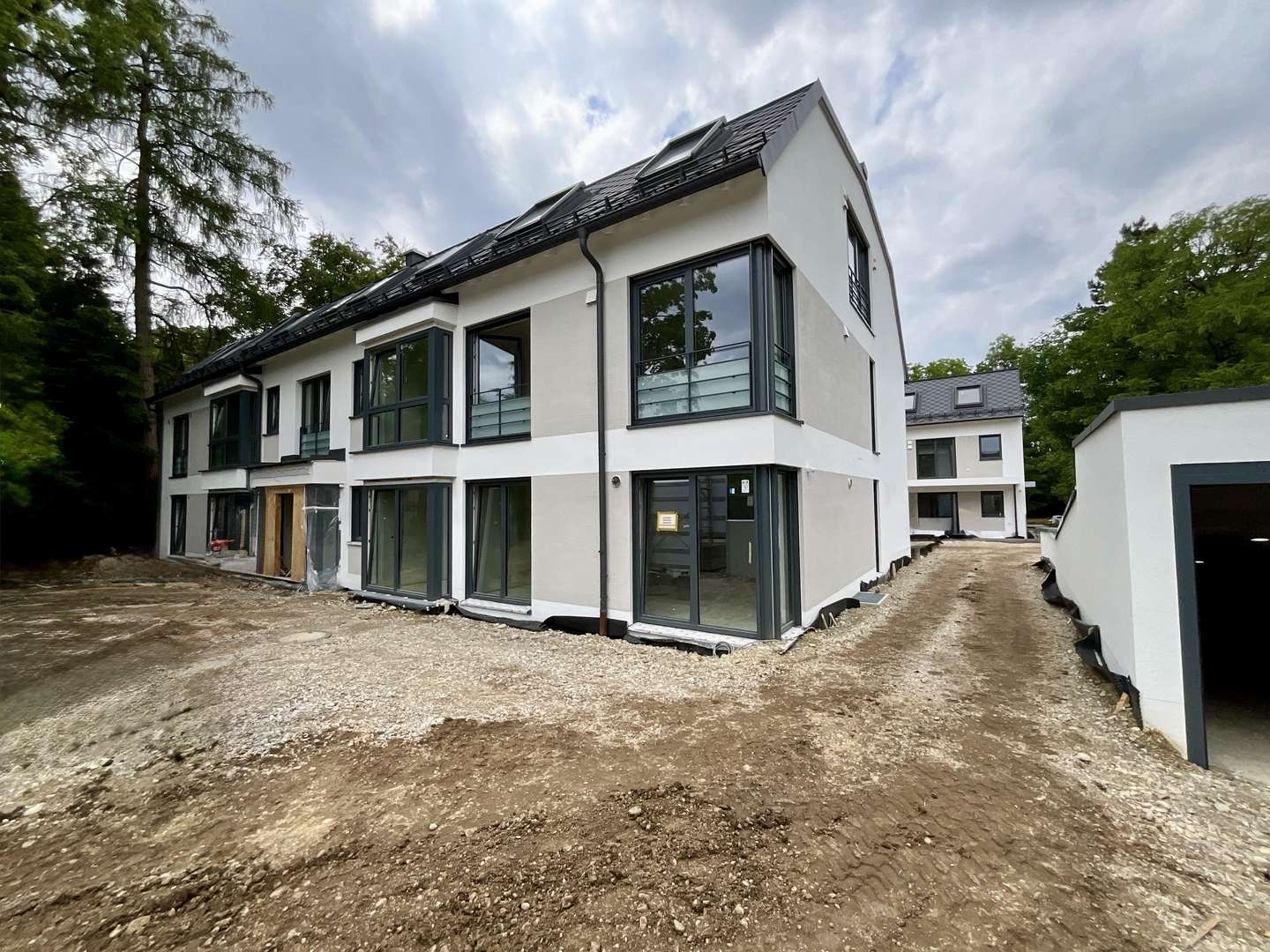 Straßenseitig Straßenseitig - Etagenwohnung in 81737 München mit 116m² kaufen