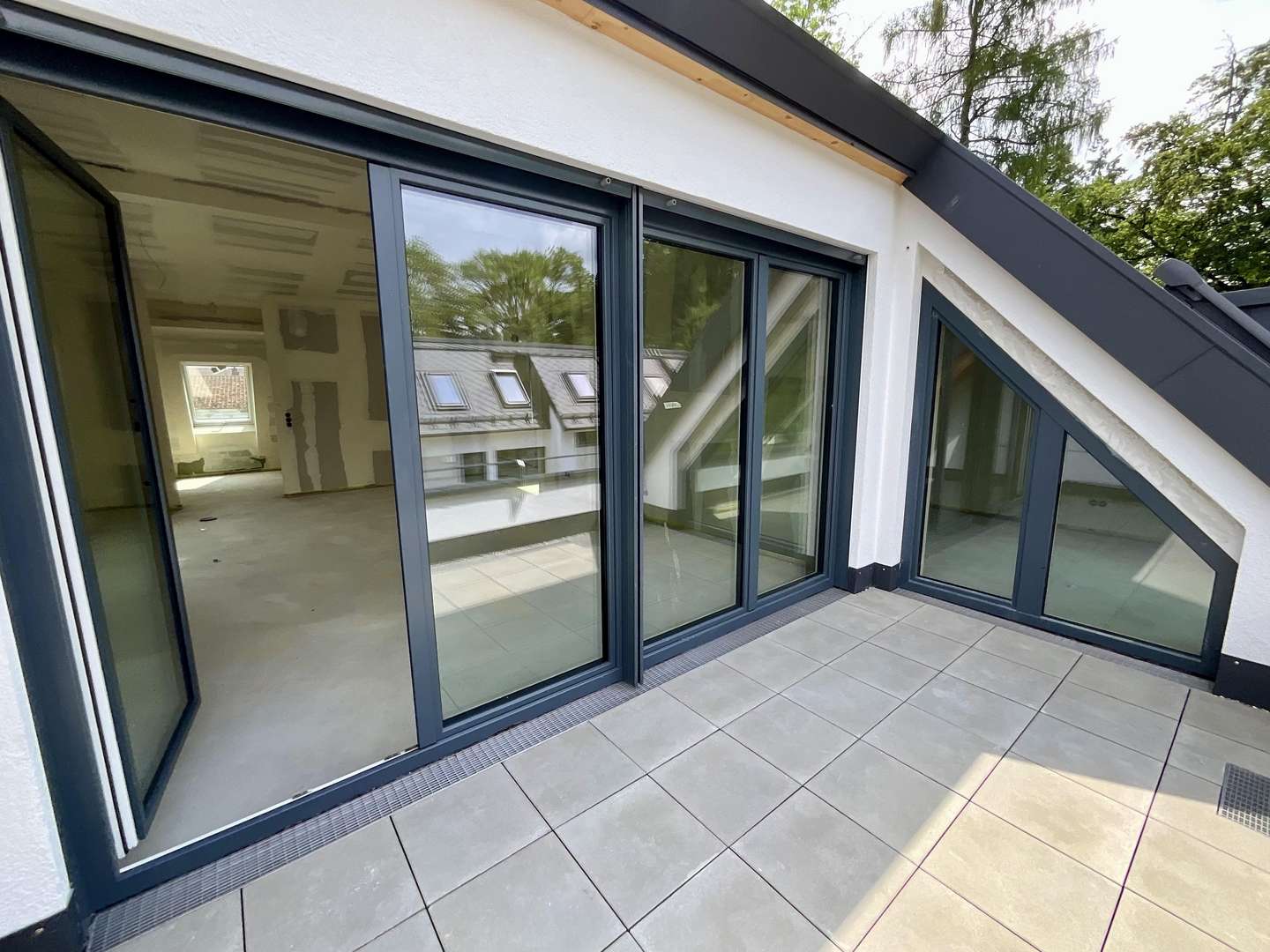 Logga - Dachgeschosswohnung in 81737 München mit 89m² kaufen