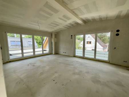 Wohnzimmer - Dachgeschosswohnung in 81737 München mit 89m² kaufen