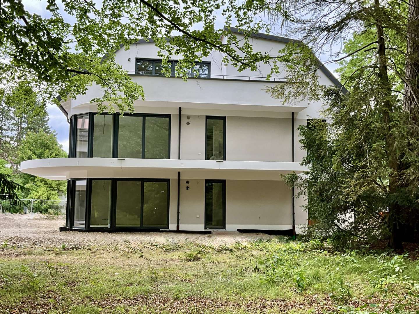 Außenansicht - Dachgeschosswohnung in 81737 München mit 97m² kaufen