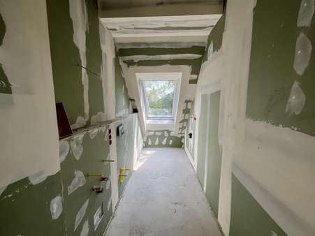 Bad 1 - Dachgeschosswohnung in 81737 München mit 97m² kaufen