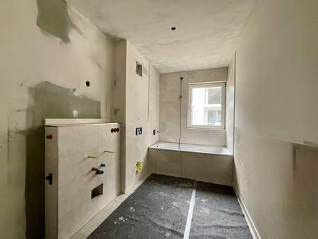 Bad Bad - Erdgeschosswohnung in 81737 München mit 75m² kaufen