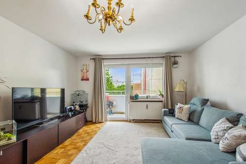 Wohnzimmer - Etagenwohnung in 81735 München mit 75m² kaufen