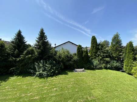 Ausblick auf den Kirchturm - Einfamilienhaus in 82538 Geretsried mit 400m² kaufen