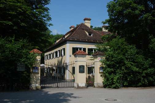 Gasthof Gasthof - Etagenwohnung in 80992 München mit 75m² kaufen