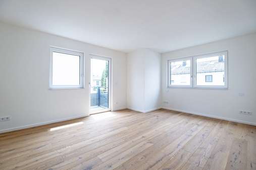 Schlafzimmer mit Balkon - Maisonette-Wohnung in 80993 München mit 102m² kaufen