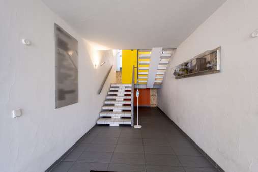 Treppenhaus - Büro in 85232 Bergkirchen mit 1100m² kaufen