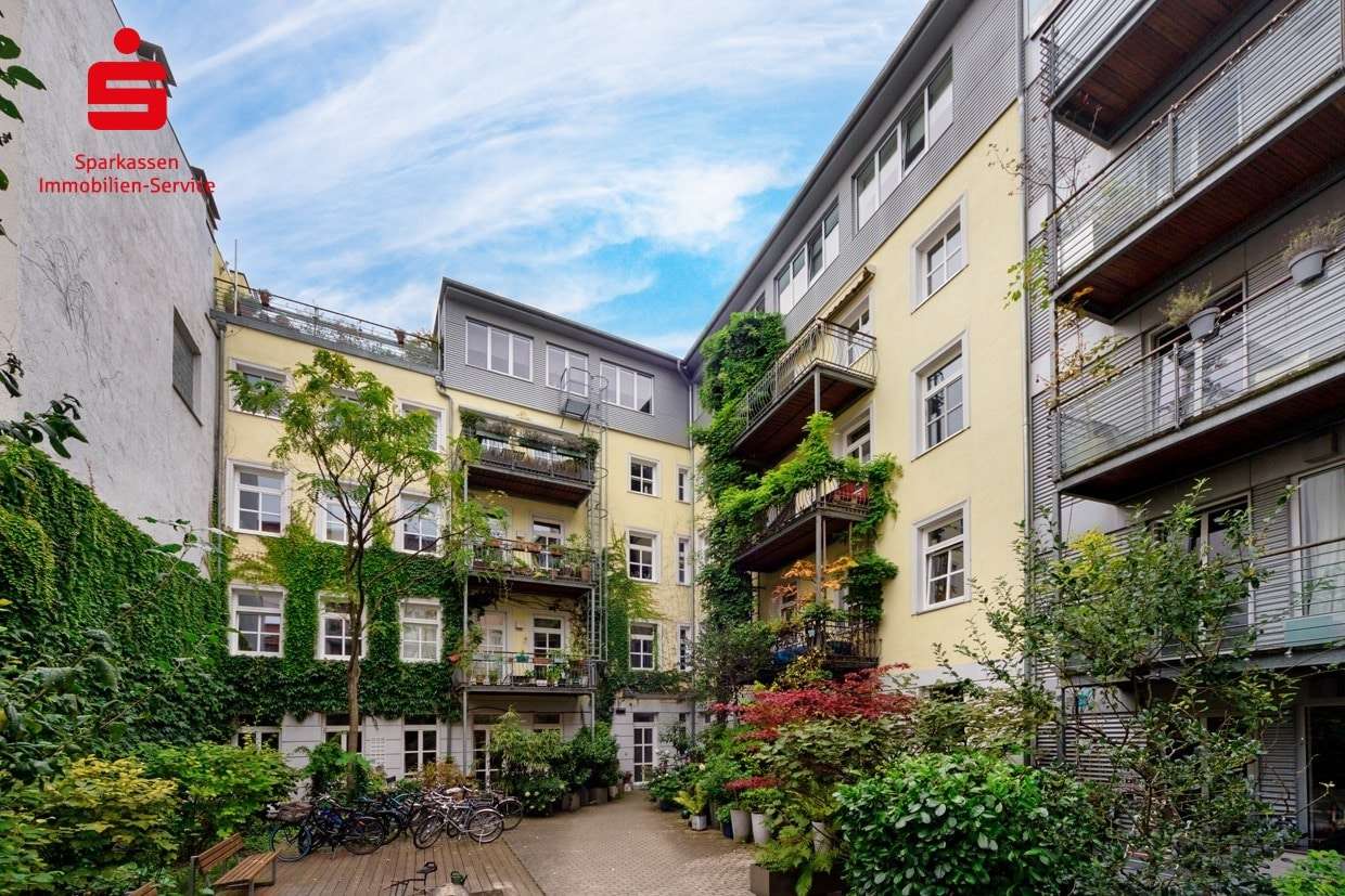 Hausansicht - Dachgeschosswohnung in 80469 München mit 182m² kaufen