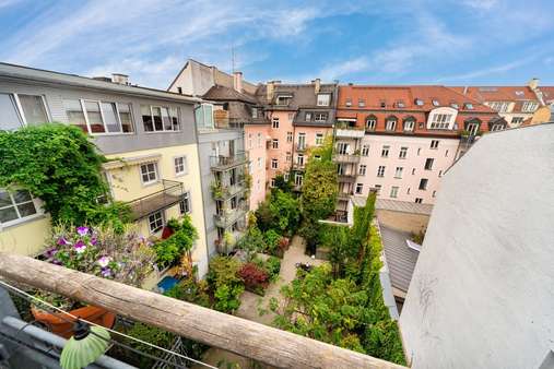 Blick in den Innenhof - Dachgeschosswohnung in 80469 München mit 182m² kaufen