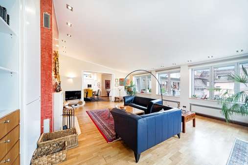 Wohnzimmer - Dachgeschosswohnung in 80469 München mit 182m² kaufen