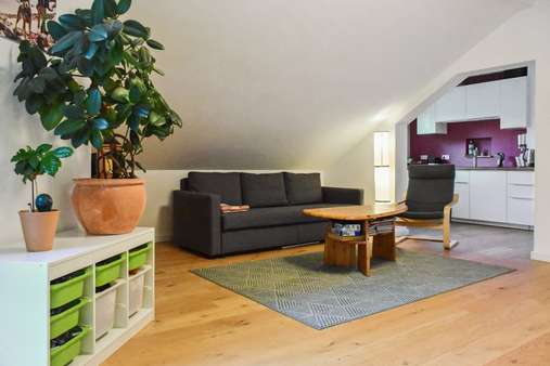 Wohnzimmer - Dachgeschosswohnung in 81479 München mit 77m² kaufen