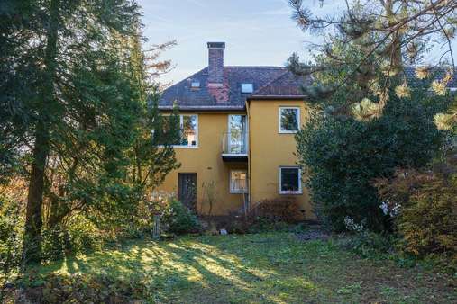 Rückseite Haus - Grundstück in 81545 München mit 954m² kaufen