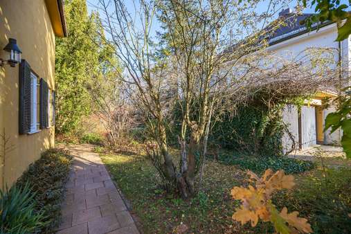 Seitendurchgang - Grundstück in 81545 München mit 954m² kaufen