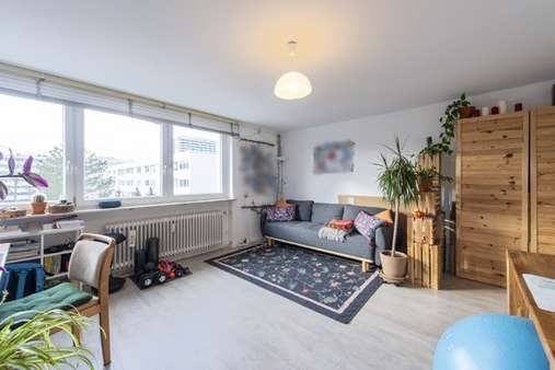 Wohnzimmer - Etagenwohnung in 81477 München mit 49m² kaufen