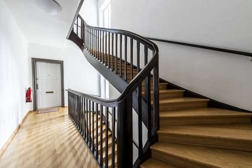 Treppenhaus - Etagenwohnung in 81371 München mit 99m² kaufen