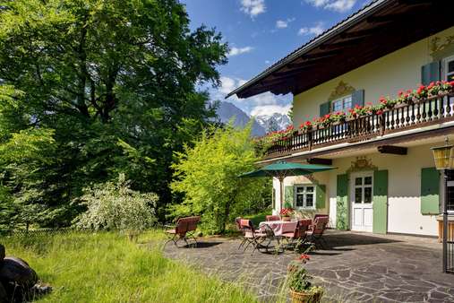 Ansicht Terrasse Haupthaus - Mehrfamilienhaus in 82491 Grainau mit 322m² kaufen