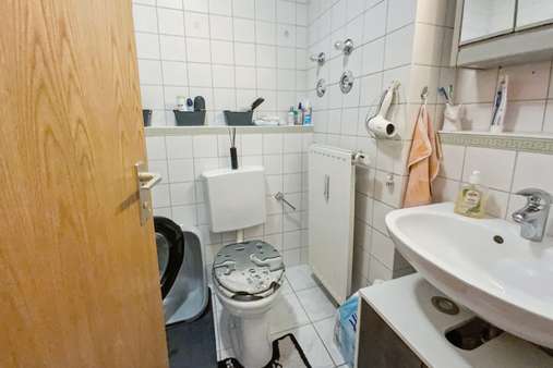 Badezimmer mit Dusche - Erdgeschosswohnung in 82140 Olching mit 32m² kaufen