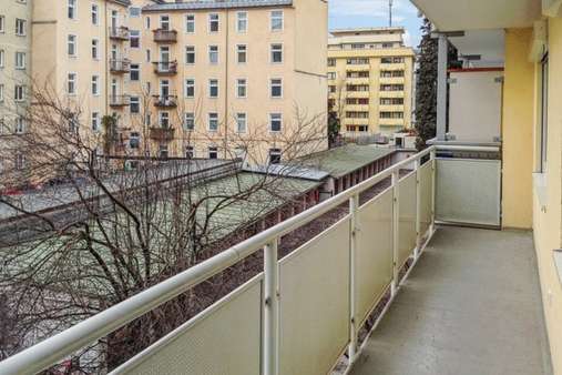 Balkon - Etagenwohnung in 81677 München mit 81m² kaufen