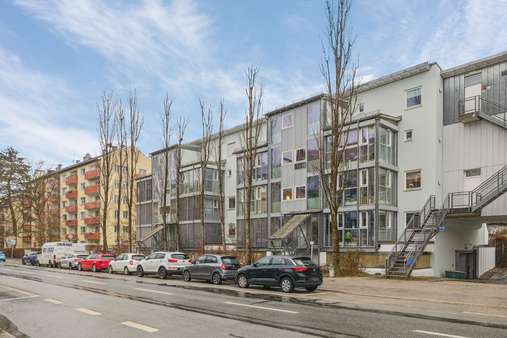 Hausansicht - Etagenwohnung in 81539 München mit 86m² kaufen