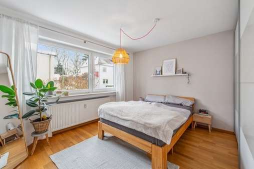 Schlafzimmer - Erdgeschosswohnung in 81549 München mit 95m² kaufen